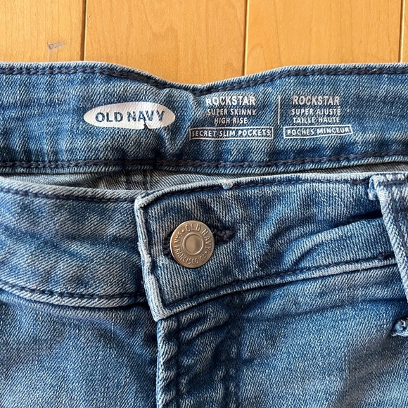 Old Navy Rockstar Skinny Jeans - Picture 6 of 6